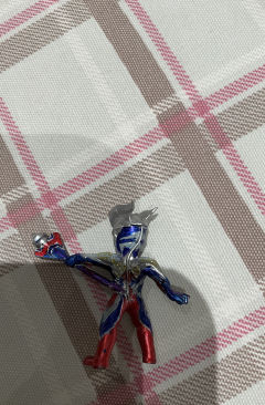 小孩哥自己涂的，大家骂轻点