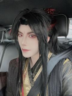 时隔一年又去撞了南墙，这次画了个超浓的魔尊妆，体现发癫的精神