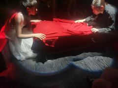 你可以永远相信剧忠人
《如果长夜无明》是一部剧本杀,也是一部
