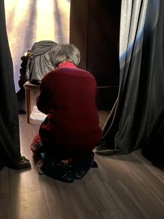 蝼蚁 – 烂尾楼里的爱恨情仇，它是一道光也是一道黑暗（A+B