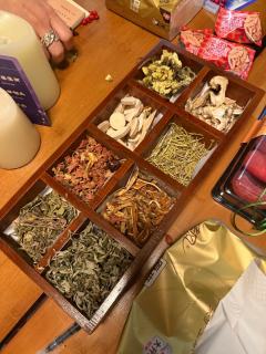 蒲公英终有一天会再和萱草相遇👵
📚剧本:月光故事的背景
