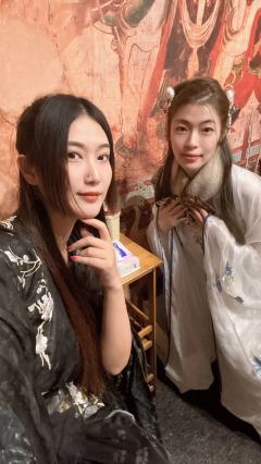 我在等一位不爱撑伞的公子,想为他遮蔽一场雨。
类型:古风