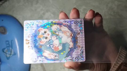 请大家鉴定一下，是否为假卡这是我的对光，因为买家认为天禄金字有问题已经两边没有炫彩，买家说我不是正品特此澄清