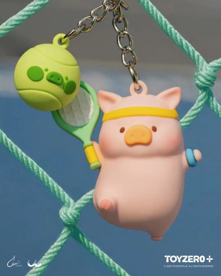 新品| LuLu猪网球系列周边

久等啦！你的球搭子已上线🎾
🐷阳光轻洒，唤醒运动热情
永远爱发球的瞬间🏸
把所有的不愉快都打散！🏃

LuLu猪准备好多可爱网球装备
避震器、手胶、护腕、健身包...