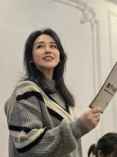 四小时下班本《加个V呗》,绝对巧妙的设计和丰富的趣味性,让人