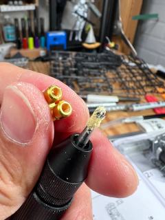 脱掉的衣服要一层一层穿回去
虽然嘴上说着没关系,但看到金属色