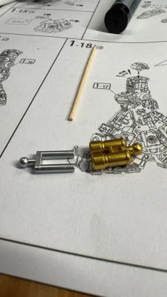 脱掉的衣服要一层一层穿回去
虽然嘴上说着没关系,但看到金属色