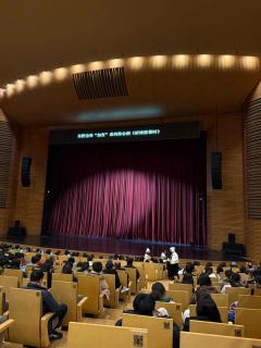 想看就看,我跑到上海保利大剧院 看了《祈祷落幕时》,在悬