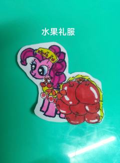  碧琪穿衣服了。第一套应该叫什么？手绘不太好看，忽略小细节，