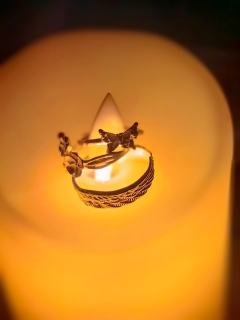 我,向来握得紧自己的方向盘。
很久很久以后,我对永恒不再好奇