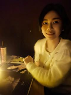 我,向来握得紧自己的方向盘。
很久很久以后,我对永恒不再好奇