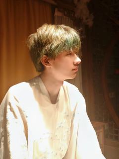 “人到洛阳花似锦,偏我来时不逢春。”
“渡春渡春,别旧灾,迎