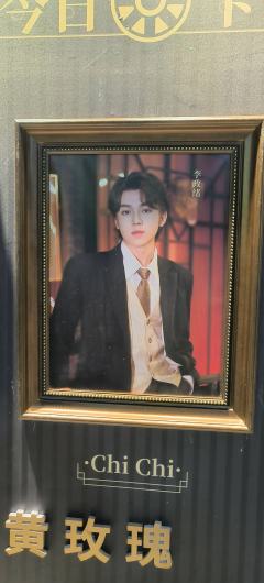 今晚终于去看了种草已久的音乐剧《桑塔露琪亚》,一直知道它很精