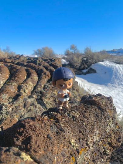 带着Kubo去旅游 - Craters of the Moon in Idaho. 期待下次再来的时候雪已全部褪去。后面几张请谨慎观看，密集恐惧症爱好者狂喜😁 来自火山熔岩地貌的独特美感