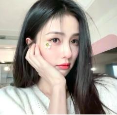 白鹿的美丽照片。