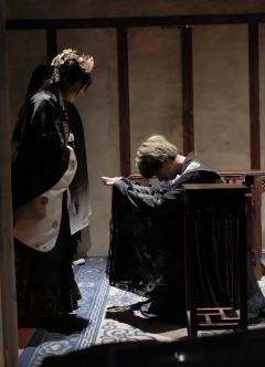 “即便前路迢迢 也望君珍重 盼来日重逢”

📘剧本故事
相