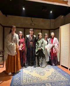 “即便前路迢迢 也望君珍重 盼来日重逢”

📘剧本故事
相