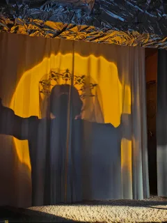 《牧神午后》:摸了一下死亡的门,然后在门口群魔乱舞了起来。