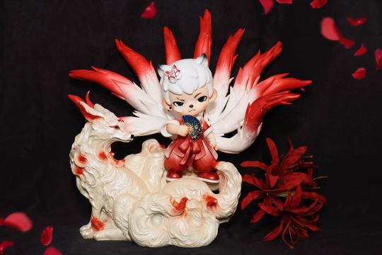 Rayan改娃『九霄灵狐』小生来自青丘那里遍地开满彼岸花雪地绽放九簇狐火烧穿了轮回的月光当第九尾染上初雪终于读懂人间说的白头