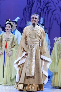 韩宝全导演在谈及《李白》的创作思路时，提到过“仕仙侠侣”都脱