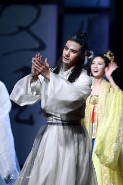 韩宝全导演在谈及《李白》的创作思路时，提到过“仕仙侠侣”都脱