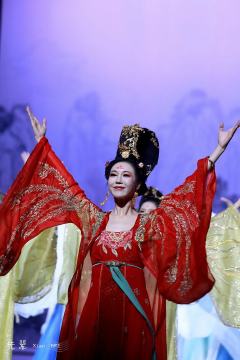 韩宝全导演在谈及《李白》的创作思路时，提到过“仕仙侠侣”都脱