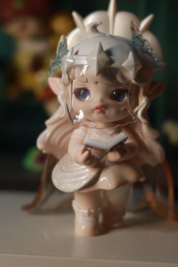 楼兰之灵这个系列，眼睛做的是真挺好，水灵灵的，最喜欢辉月女使，感觉喜欢这个IP蛮小众