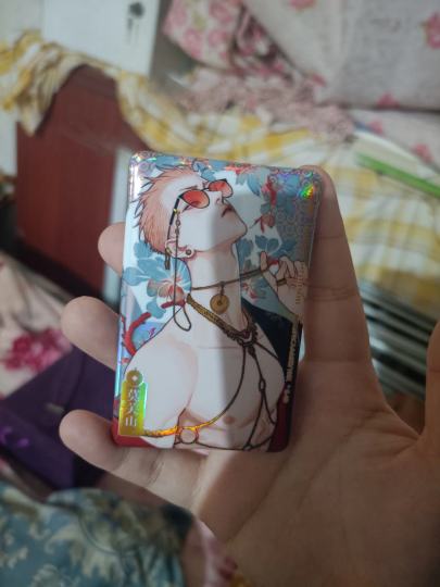 我想问一下，这个是异色款吗？值多少？