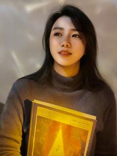 逆流的石头,命运的光锥
命运过载,推我向前
你出现在光年之