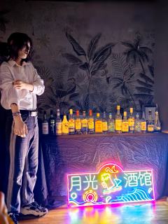 逆流的石头,命运的光锥
命运过载,推我向前
你出现在光年之
