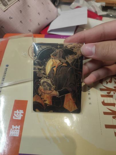 三盒三爆！还有本卡册！太欧了，本来以为就是张银愚者，没想到是金版！红遍257/399联动卡背后的一块金是可以刮开吗？问价