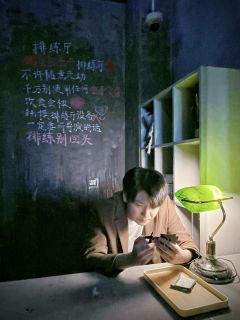 🎬推荐理由：首个机关环绕的沉浸现场，首个零距离“贴脸”的刺