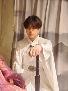 当青鸟叫响山谷,你就该知道,我在等你回家。
本场卡司:
戚