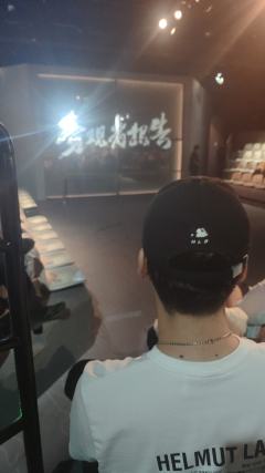 ⭐️亮点⭐️
沉浸式探案+近距离观演+紧凑剧情+悬疑反转+精