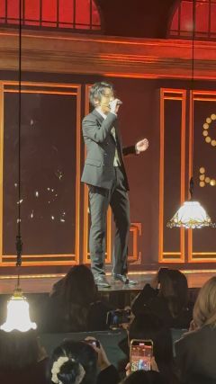 今晚来看桑塔露琪亚,被三位帅气💥💥小哥的歌声迷倒了!不仅