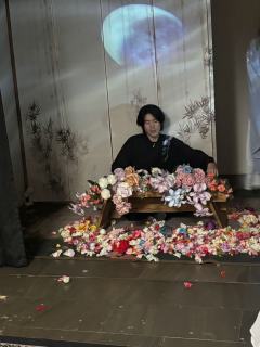 “有女同车,颜如舜华;
有女同行,颜如舜英。”
体验
