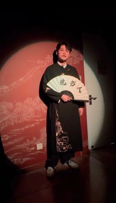 【无剧透】
确值得推荐的2025年新作，口碑名副其实。


