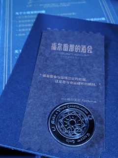 一边喝红酒一边微醺看戏，加上互动位参与感满满， 感觉自己真的