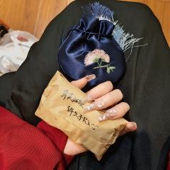 “不管醒来还是入梦，小英都要在姐姐身边”

✨店家：蝶音
✨