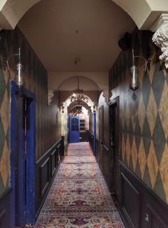 正大乐城地下一楼的奇雾镇沉浸剧场密室《悲惨世界》
来之前也没