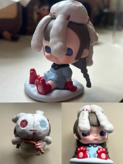 扁扁的脑袋~特别的唇珠~眼睛尤其出彩~很喜欢你~暗黑风格的小