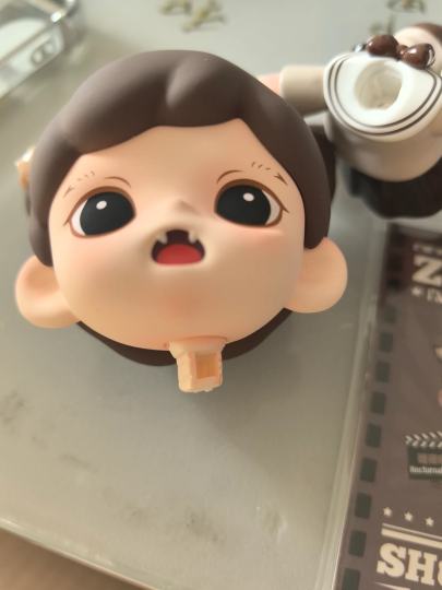 刚接触这个，我想问一下这个是正的吗？我看其他能扯下来的都是实心的，那天无意中发现的😨😨😨
