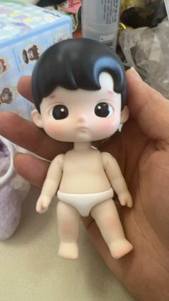 可爱的 好奇把衣服脱了 看有没有小扭扭