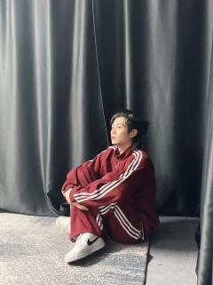 眼泪还是留给天抚慰,你是前度何必听我吠
店铺:
演职人员: