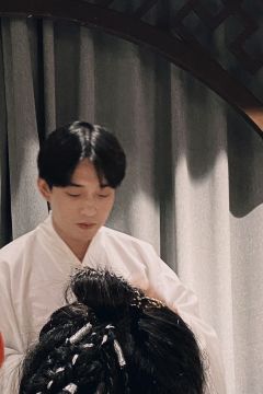 “十万大山永远守护赵小西。”
陆清禾爆改赵小西来了!原车来