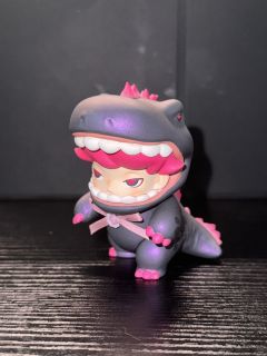 dimoo嗷呜嗷呜改娃｜哥斯拉
实拍图出炉喽，还原了手感漆面