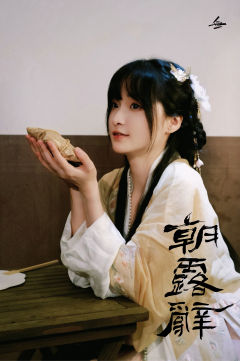 上海 無与 x M谋已久

桐衣 饰 念笙

谁家妹妹这么甜