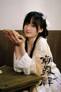 上海 無与 x M谋已久

桐衣 饰 念笙

谁家妹妹这么甜