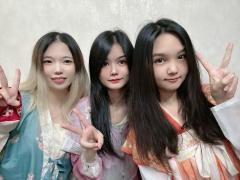 灾祸痛楚共担，福禄寿喜共享
青山一道同云雨，明月何曾是两乡
