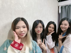 红树醉秋色，碧溪弹夜弦。
佳期不可再，风雨杳如年。


体验